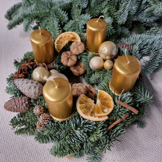 Vianočný Adventný veniec zlatý + natur 25 cm - 28