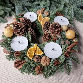 Vianočný Adventný veniec zdobený s plieškami a bez sviečok 30 -35 cm - 29
