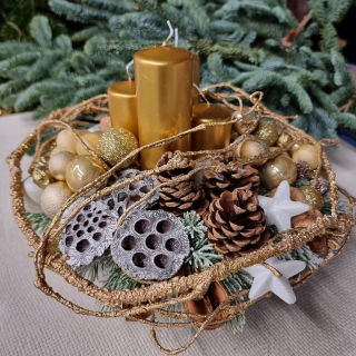 Vianočný Adventný veniec bielo - zlatý postupné sviečky 30 cm - 37