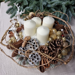 Vianočný Adventný veniec bielo - zlatý + biely jelenček 30 -35 cm  - 38